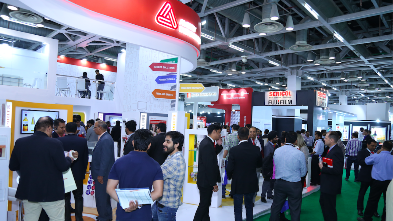 Visitors in discussion at Labelexpo India 2016