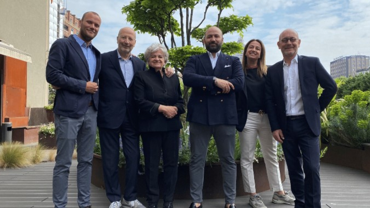 Christopher van Laack (Siegwerk), Mario Magni (La Sorgente Spa), Carla Magni (La Sorgente Spa), Francesco Magni (La Sorgente Spa), Federica Magni (La Sorgente Spa), David Charquet (Siegwerk)