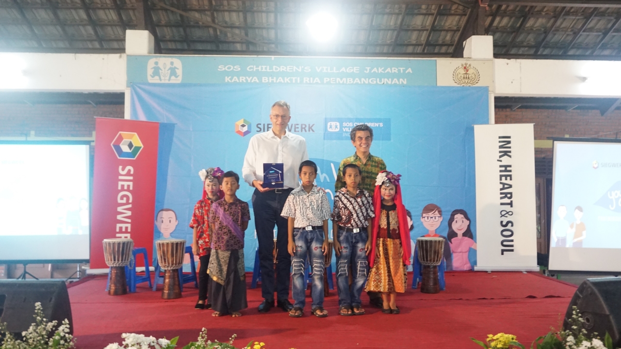 Siegwerk supports educational charity efforts in Indonesia