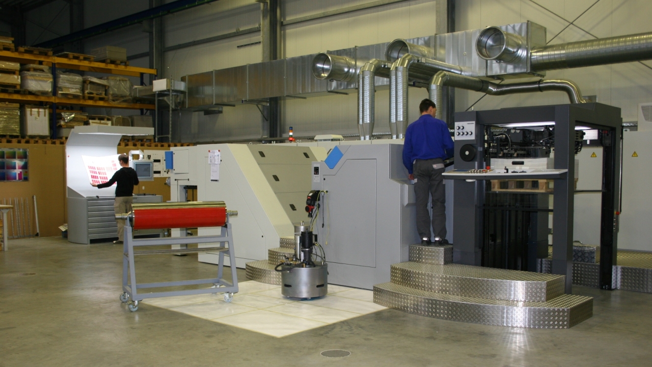 Amcor Tobacco Packaging invests in Moog press