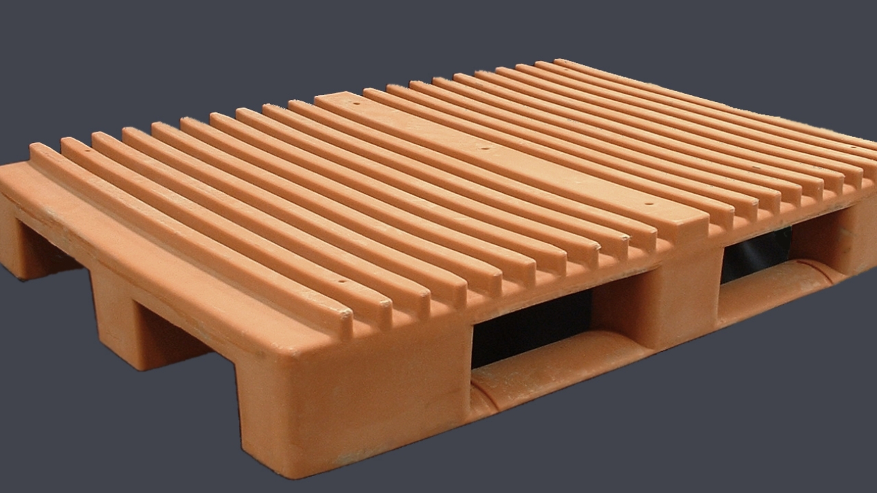 Jeco plastic pallets approved for use with Heidelberg Logistics kit