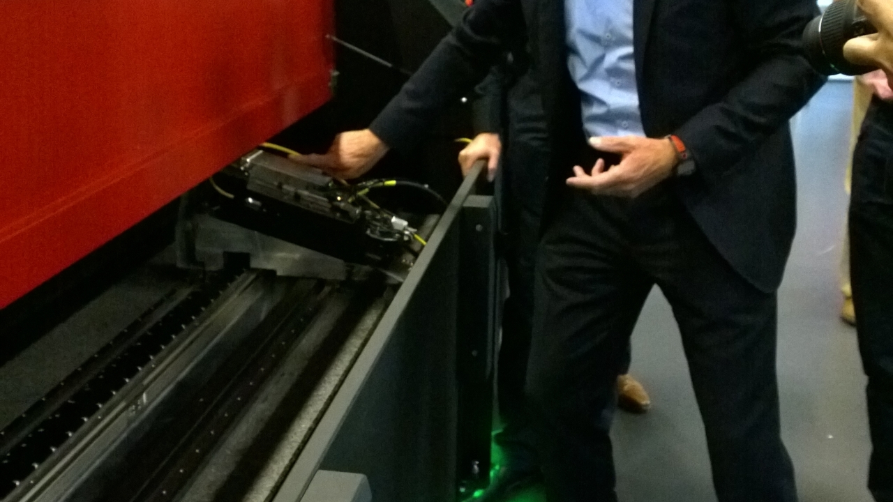 Christophe Lievens, ThermoFlexX sales and marketing director, showing the new three component imaging system
