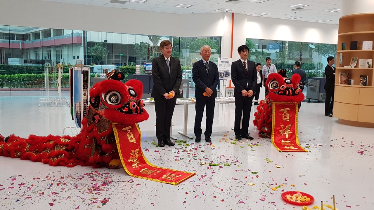 Tadayuki Funakura, managing director of Konica Minolta Business Solutions Asia (centre) at the launch of Customer Engagement Centre in Singapore Tadayuki Funakura, managing director of Konica Minolta Business Solutions Asia (centre) at the launch of Customer Engagement Centre in Singapore