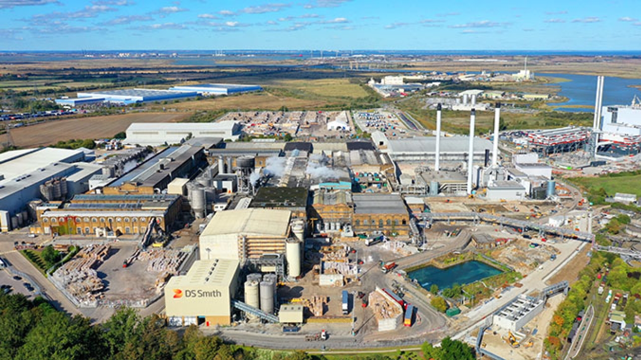 DS Smith has renewed its partnership to manage around 7000 tons of paper and card for recycling from Reigate & Banstead Borough Council DS Smith has renewed its partnership to manage around 7000 tons of paper and card for recycling from Reigate & Banstead Borough Council