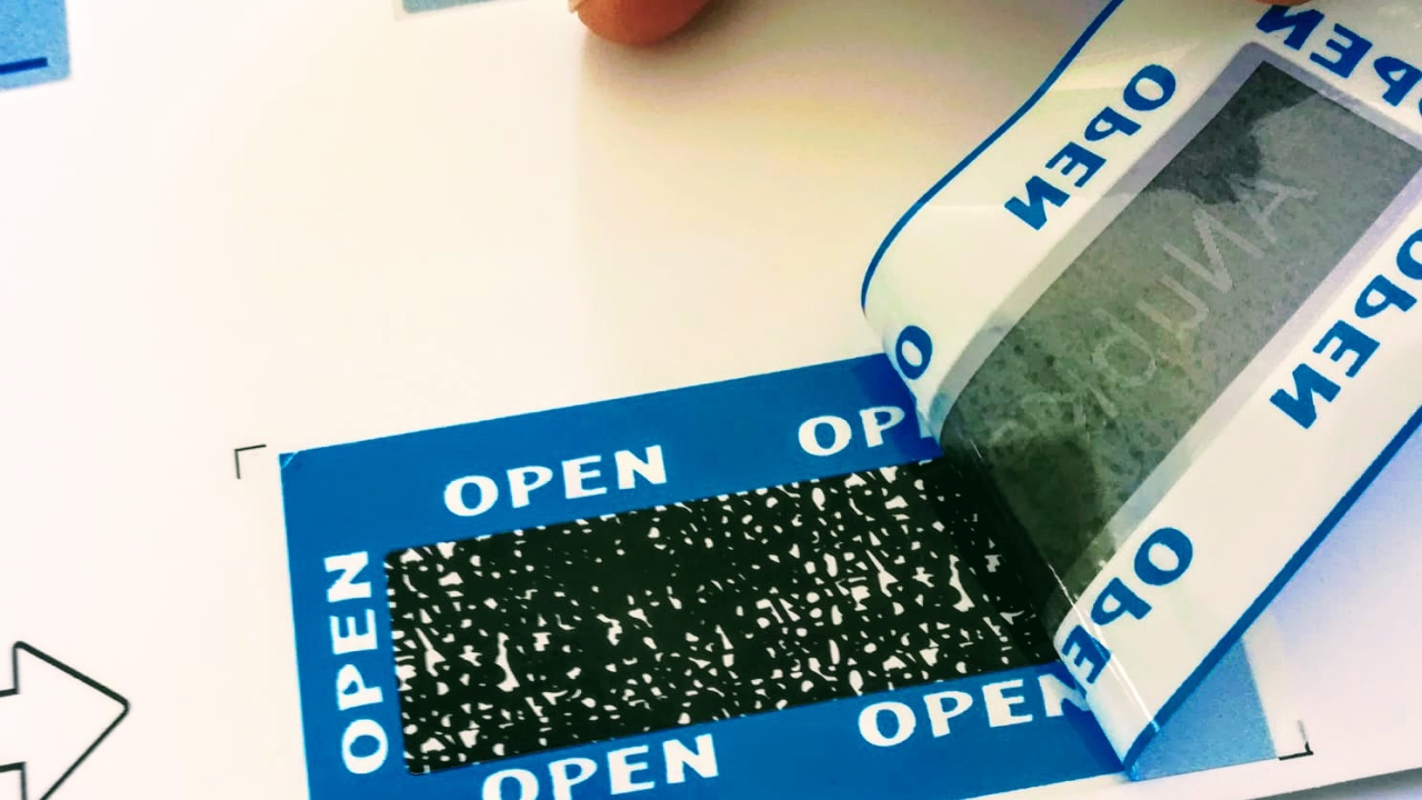 Customizable Visapin label shows if mail has been fraudulently manipulated