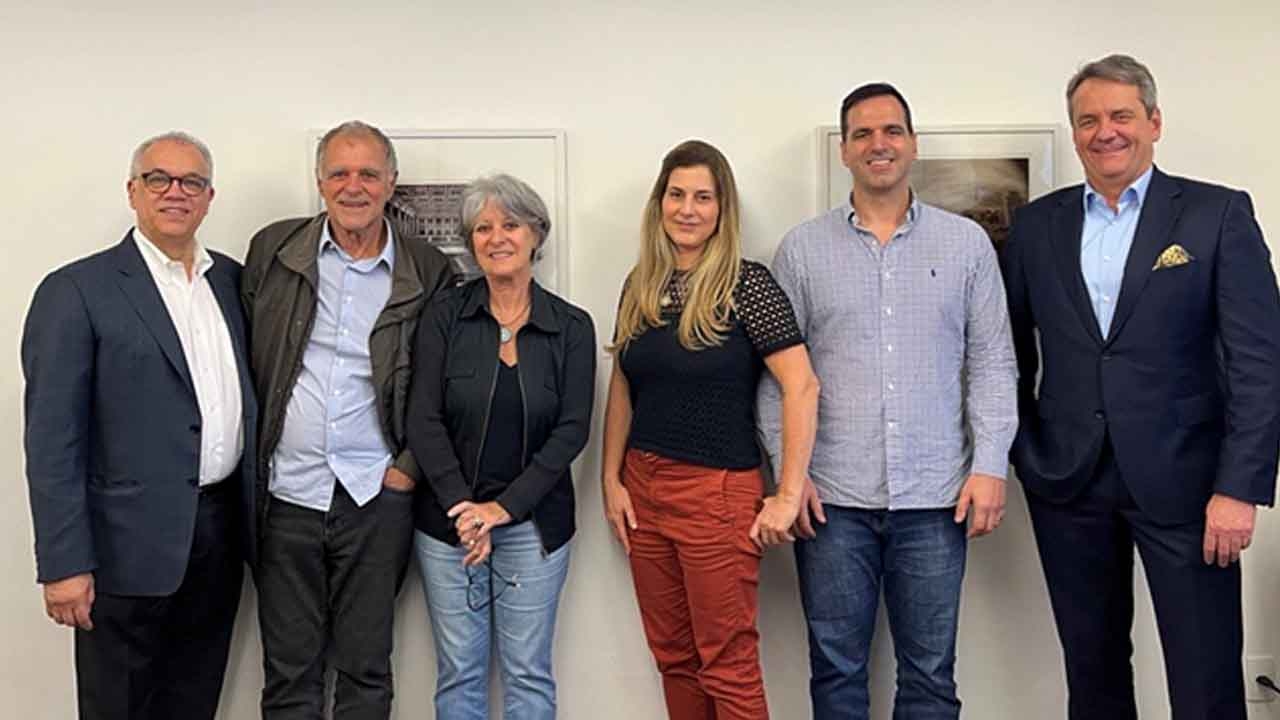 (L-R) Isidro Quiroga (integration executive), Claudio Campagnola (shareholder), Eliana Couto Campagnola (shareholder), Fabiana Couto Campagnola (shareholder), Flávio Couto Campagnola (shareholder), Fernando Gabel (executive VP of M&A)