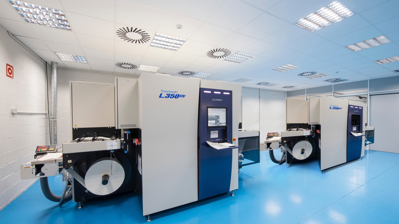 Just a few months after completing the installation of its first Screen Truepress Jet L350UV digital label press, Etiquetas Adhesivas Rever in Spain has installed a second press Just a few months after completing the installation of its first Screen Truepress Jet L350UV digital label press, Etiquetas Adhesivas Rever in Spain has installed a second press