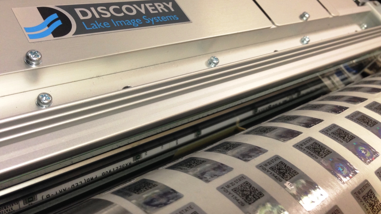 Discovery MaxScan has the ability to provide consistent and reflection free images of holograms and foils Discovery MaxScan has the ability to provide consistent and reflection free images of holograms and foils