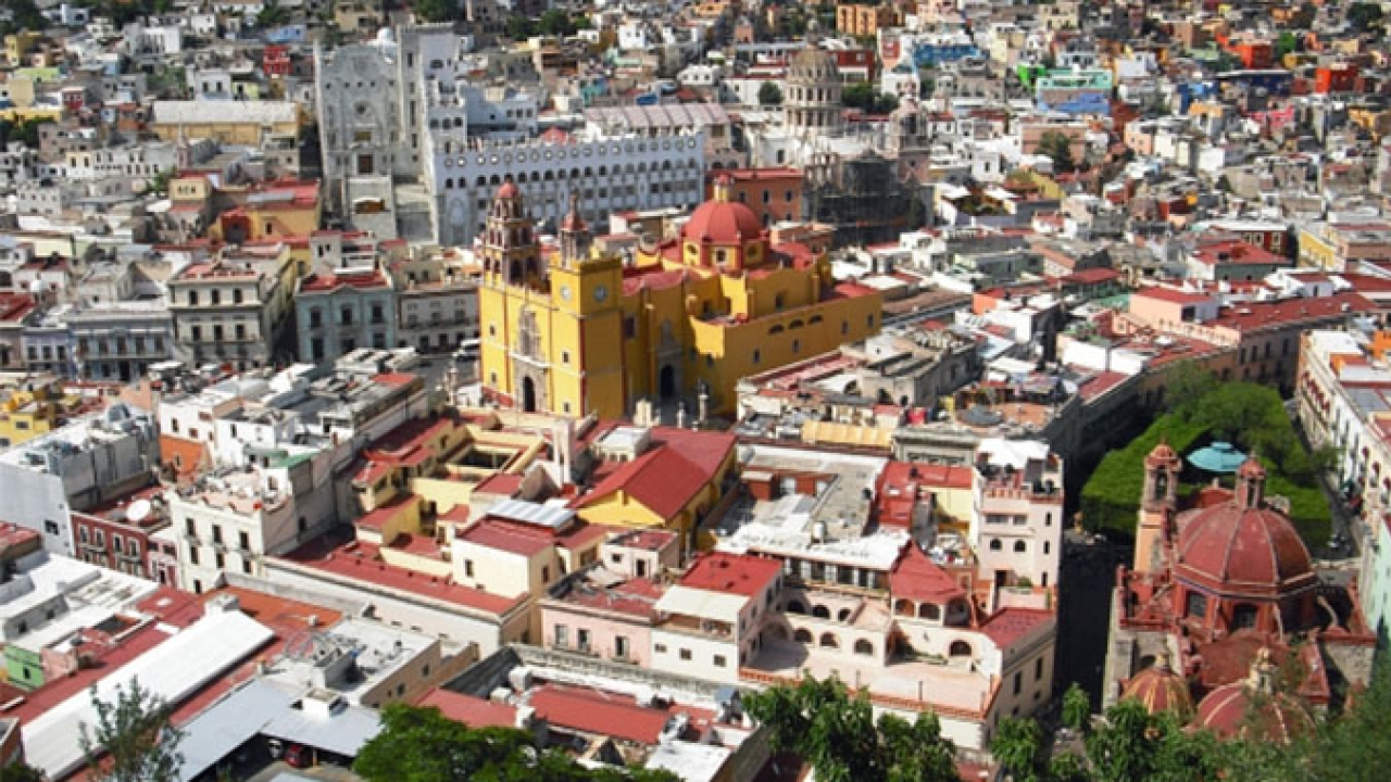 Guanajuato is in the Bajio region, a dynamic economic zone where world-class automotive companies and their suppliers are clustered Guanajuato is in the Bajio region, a dynamic economic zone where world-class automotive companies and their suppliers are clustered