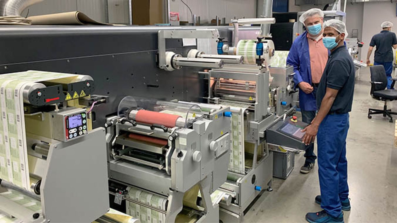 (L-R) Bert Haenen, managing director at Barthel Digitalprint and Ali Abdelyasol, operator, Hygienic with the new GM DC350Flex (L-R) Bert Haenen, managing director at Barthel Digitalprint and Ali Abdelyasol, operator, Hygienic with the new GM DC350Flex