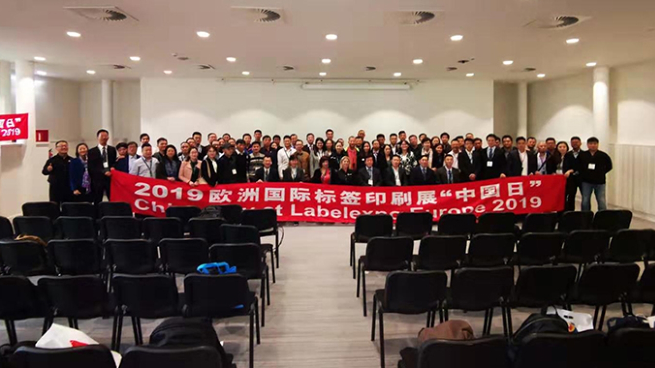 The China delegation took photos with Tarsus Group representatives, after the first-ever ‘China Day’