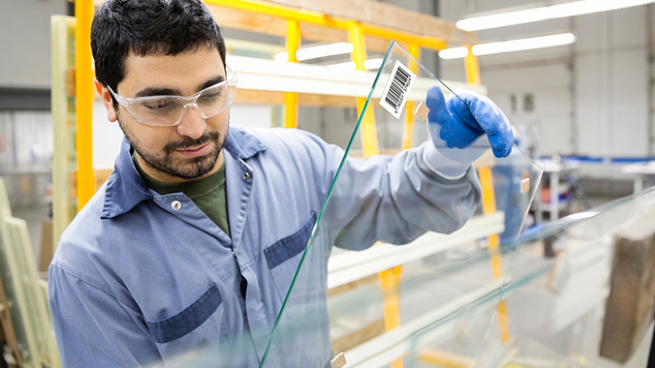 The new Herma 42Rpp thermal adhesive ensures easy peel-off from glass, metal and plastic