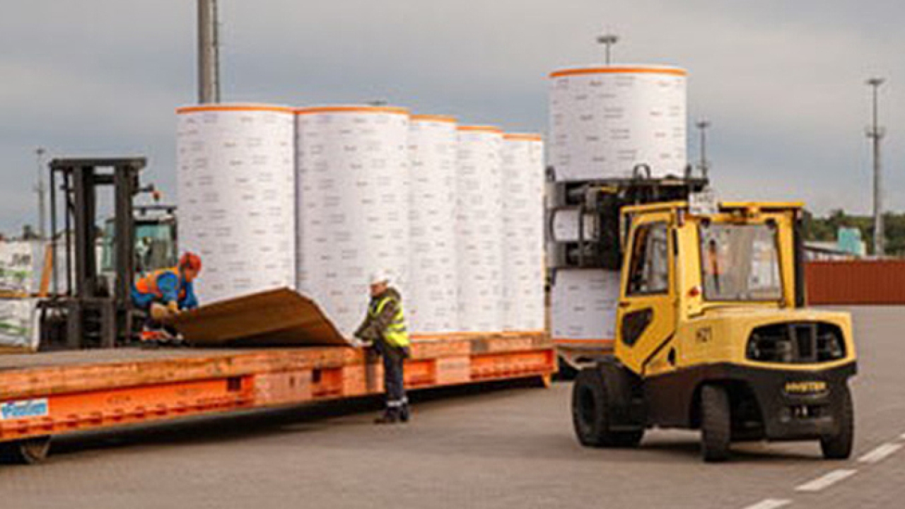 Mondi has introduced an innovative logistics and transportation approach for its large reels Mondi has introduced an innovative logistics and transportation approach for its large reels