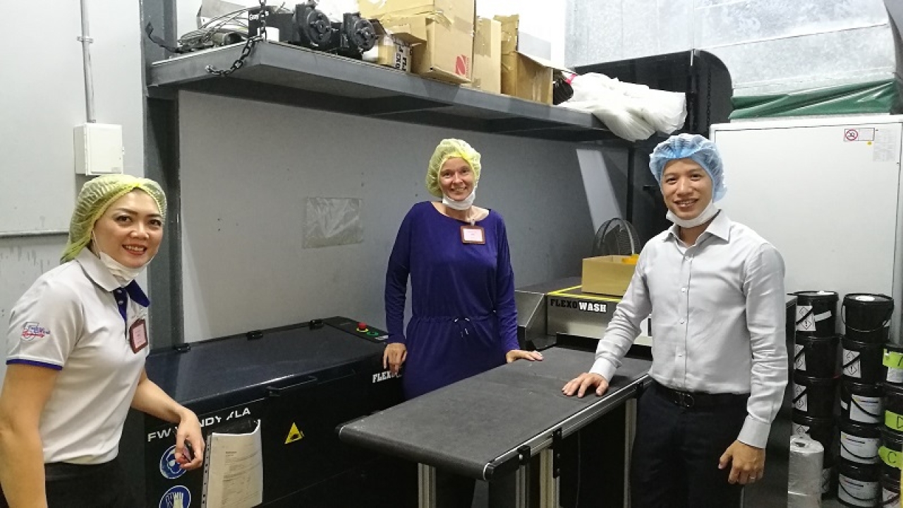 Pictured (from left): Jeab P Songsrisanga, TGG; Mette Laursen, Flexo Wash; Piyapong Wongvorakul, Trisan Pictured (from left): Jeab P Songsrisanga, TGG; Mette Laursen, Flexo Wash; Piyapong Wongvorakul, Trisan