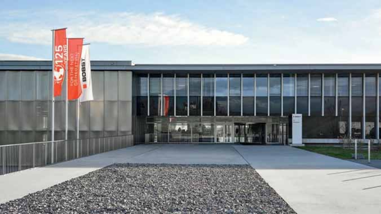 After more than 10 years of dedicated service in Bobst Group’s Executive Committee, Stephan März, head of Business Unit Printing and Converting and Julien Laran, head of Business Unit Services and Performance, will leave the company on December 31, 2021 After more than 10 years of dedicated service in Bobst Group’s Executive Committee, Stephan März, head of Business Unit Printing and Converting and Julien Laran, head of Business Unit Services and Performance, will leave the company on December 31, 2021