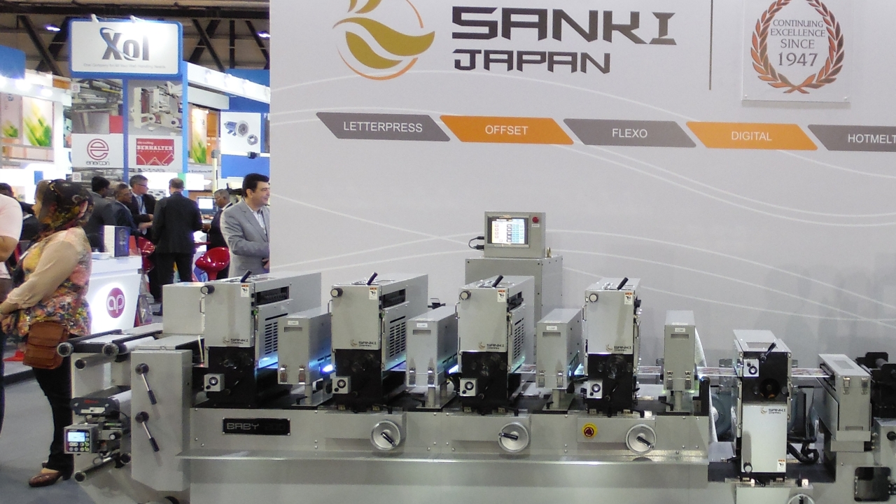 The Baby-200 features as standard a web guide system, twisted plate correction system, ink wash-up and UV curing