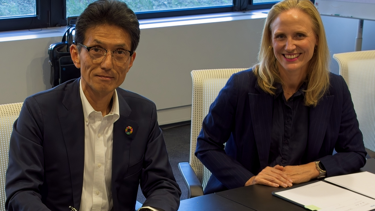 Epson Europe president Takanori Inaho and BNP CEO Marieke van Zuien