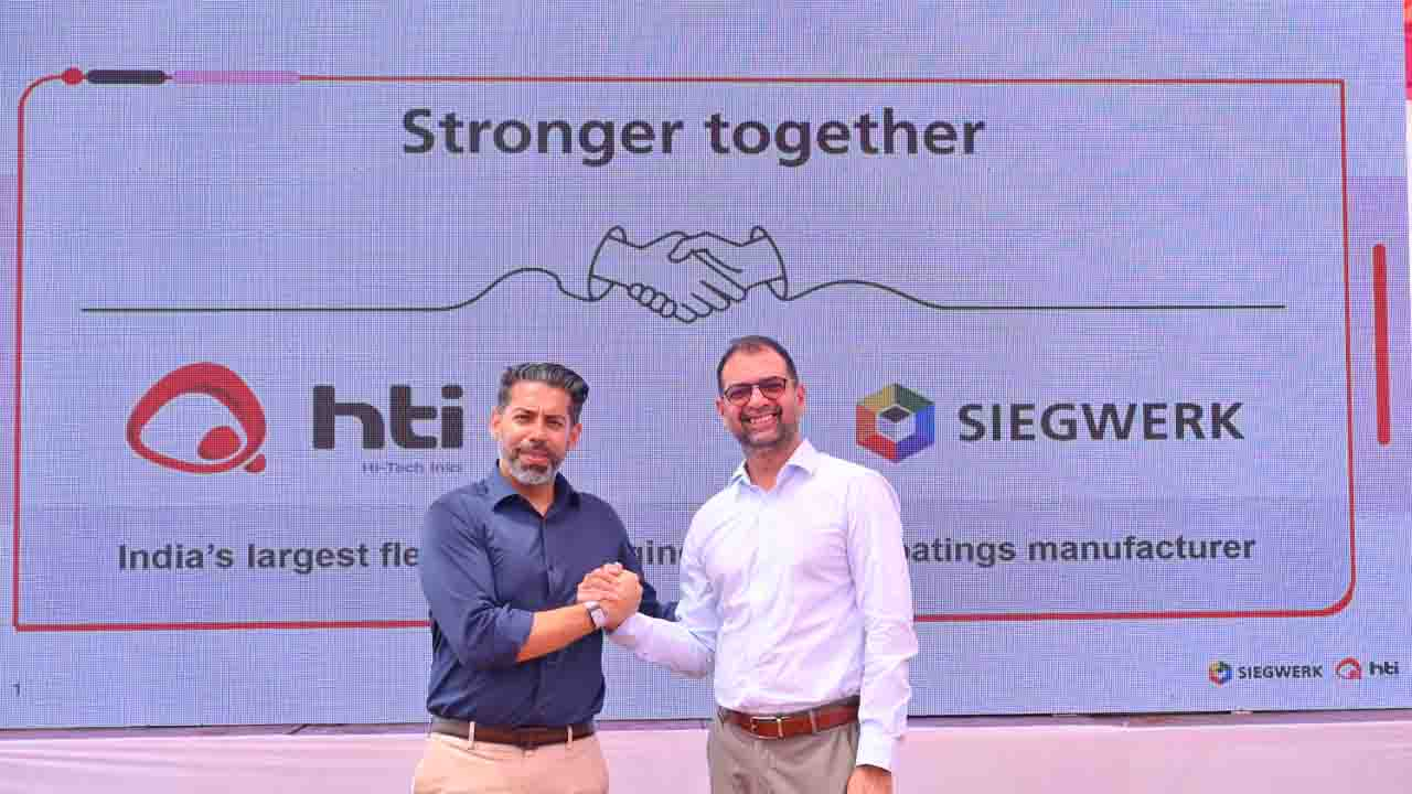 (L-R) Karan Mahajan, managing director, Hi-Tech Inks and Ashish Pradhan, president of Siegwerk Asia. 
