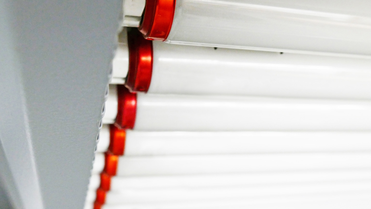 The UV-A output of the high definition lamps increases by up to 15 percent when compared to standard UV-A 10R lamps