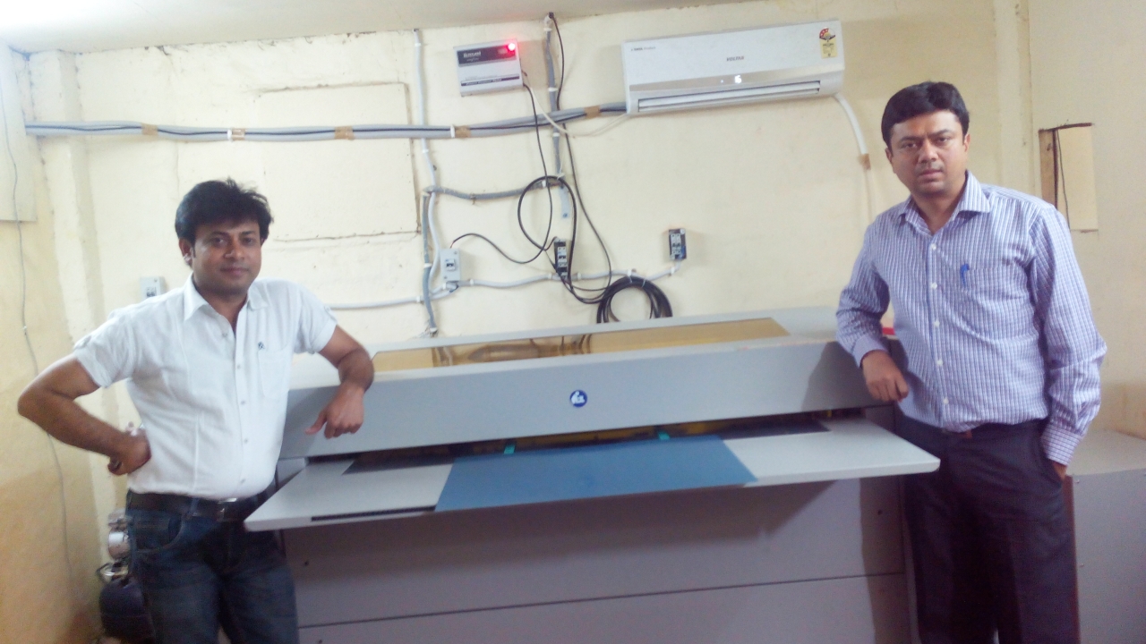 L to R: Sunil Chouhan, owner Charu Graphics, Tejinder Singh, DGM , Prepress, Monotech Systems