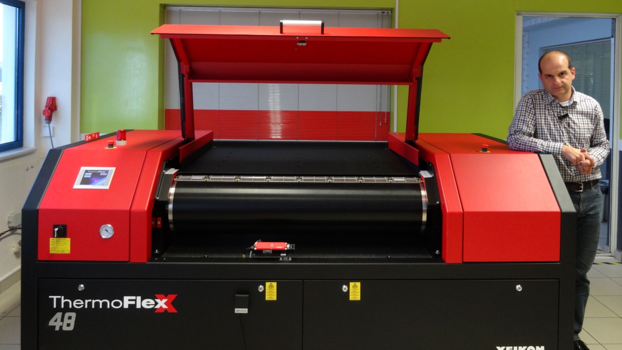 Forlabels production and plant manager Vasilis Chatzichrysos with the ThermFlexX 48