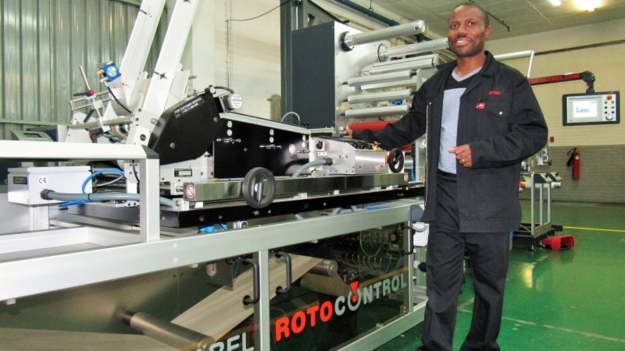 Rotolabel operator Peter Sithole with the Rotocontrol BL440 *picutre courtesy of Packaging & Print Media