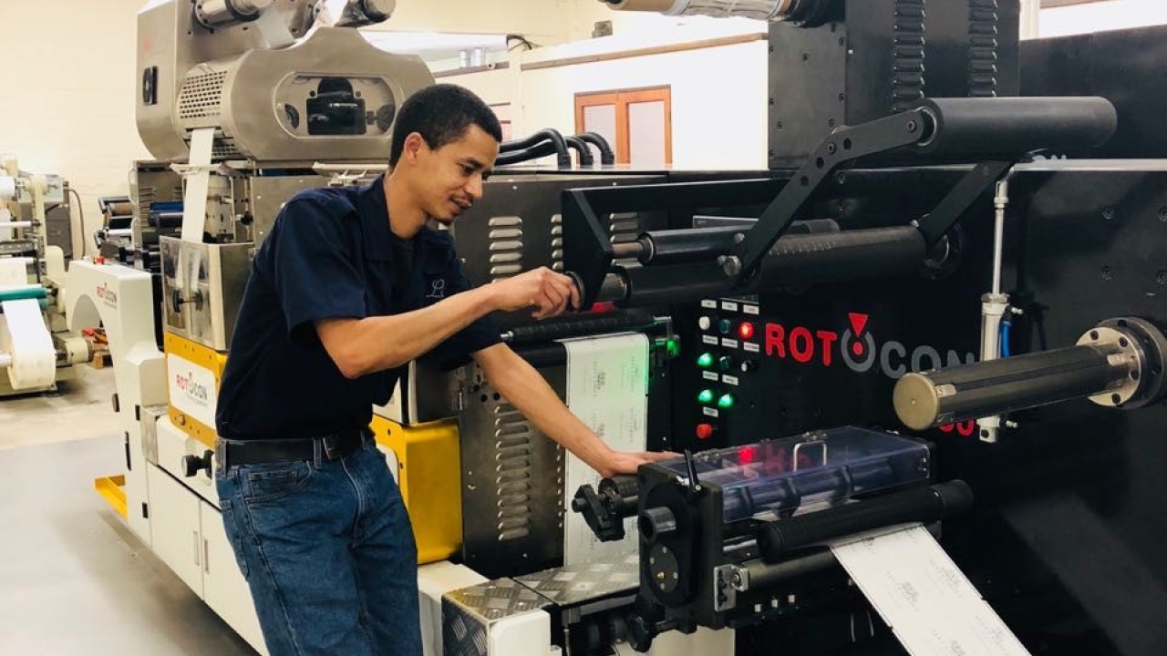 Kevin Ceasar, Label Leaders machine operator, with the new Rotocon Ecoline RDF-330 Kevin Ceasar, Label Leaders machine operator, with the new Rotocon Ecoline RDF-330