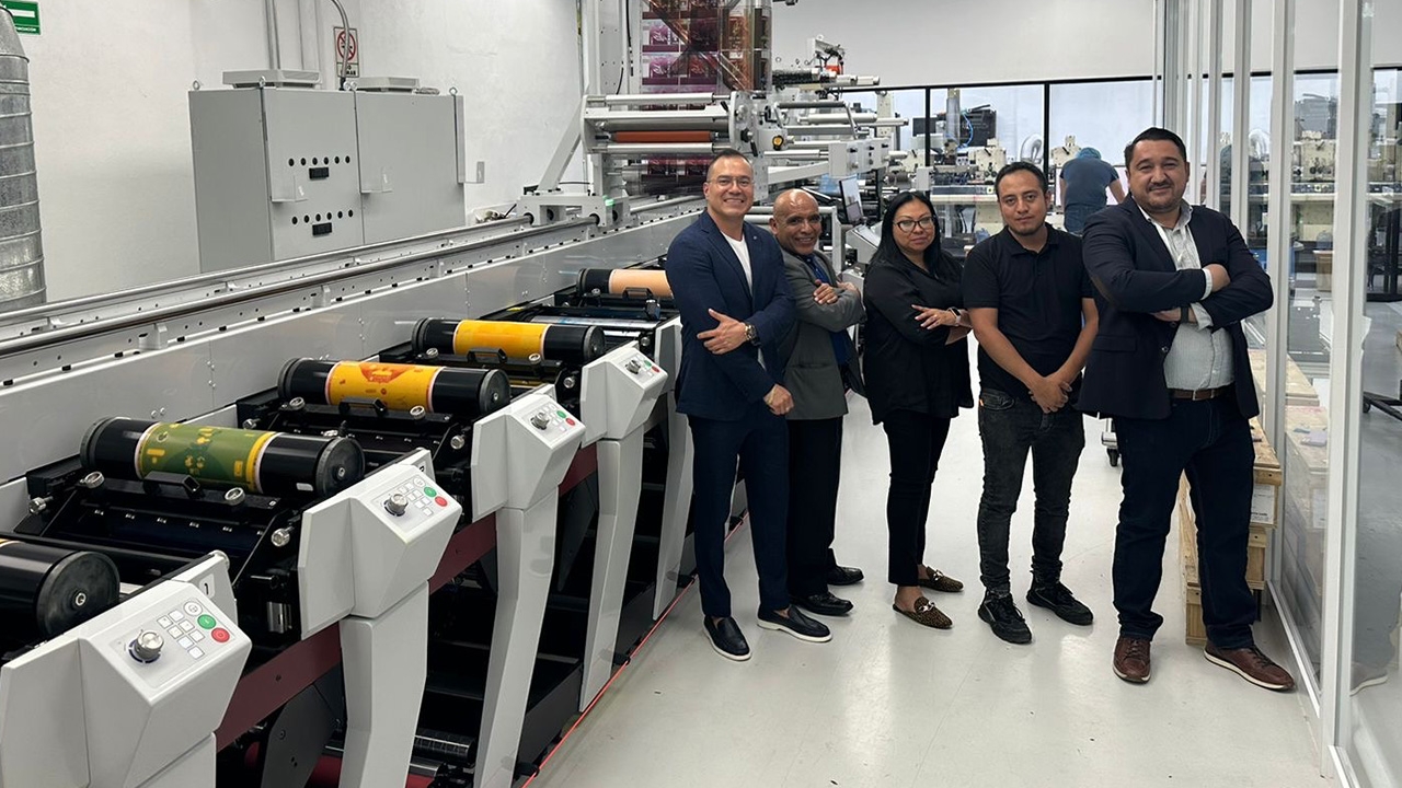 L-R: Jose Luis Ceballos, owner; Gerardo Camacho, accountant; Sandra Uribe, sales representative; David Velazco, press operator; Kenjiro Celaya, Mark Andy.