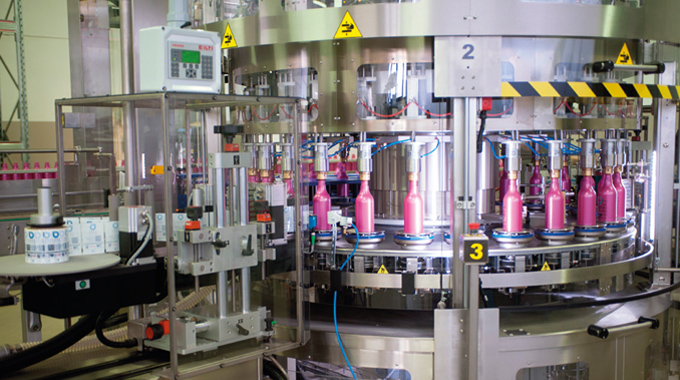 Figure 4.23 ILTI linerless applicator (left) on a production line