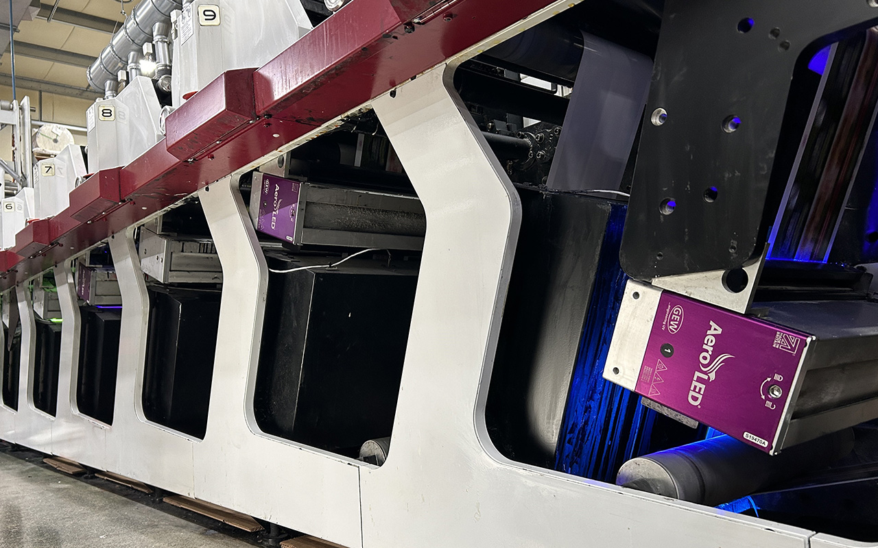 UV Arc and LED cassettes are used in a variety of combinations, and can quickly be interchanged in a matter of minutes.