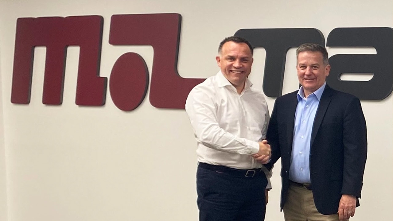 L-R: Grzegorz Dołbniak, CEO of Rotometal and Duane Pekar, CEO of Mark Andy