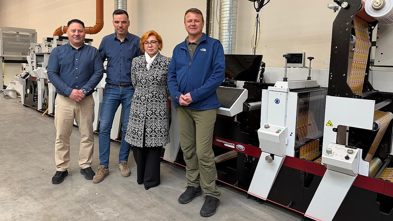 (Left to right) Florian Stroe of Mark Andy with Seen Print’s Mihai Iuga, Meda Fenesanu and Ionut Stef