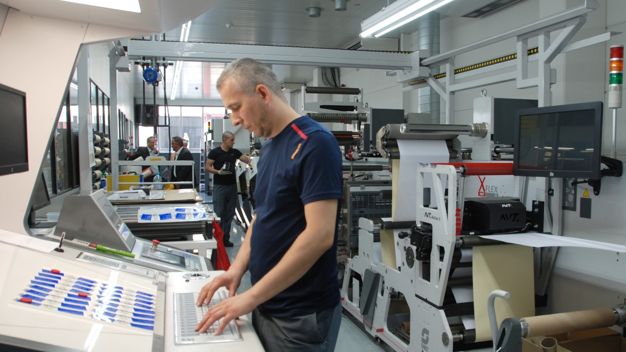 Print on the Omet X6 is 100 percent with low migration inks