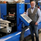 Giuseppe Gallelli, head of Gallus Classics, in front of a retrofitted Gallus TCS 250 after successfully passing the Factory Acceptance Test and shortly before delivery to a customer in Australia