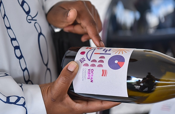 Through the use of eye-catching design and innovative production, examples of labels were unveiled that encapsulate a wine’s particular essence and local heritage