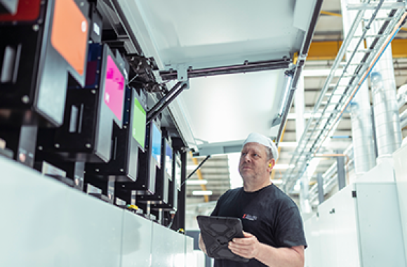 Multinational packaging specialist to the healthcare, personal care and beauty industries, Essentra Packaging invests in a new Landa S10 Nanographic Printing Press at its Bradford site, marking the first installation of the machine in the packaging industry in the UK. 