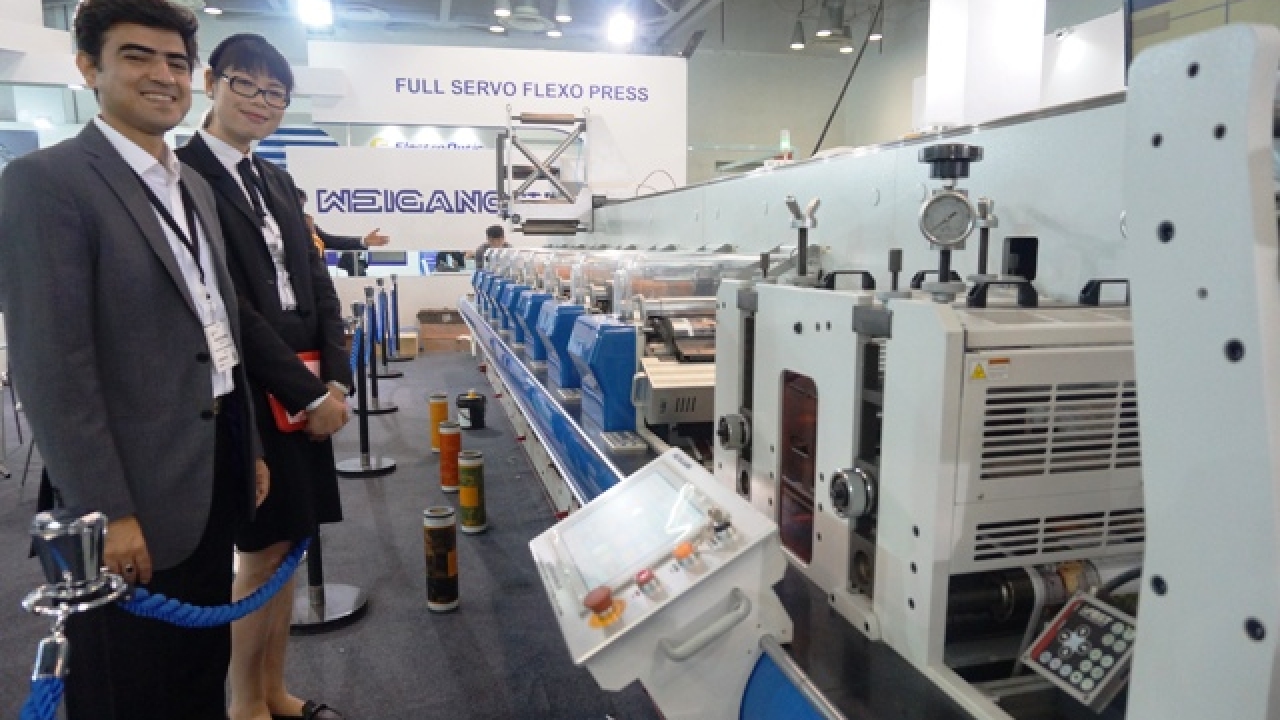 Spring Xu of Weigang with Nalin Sharma of Global Graphics at the Weigang stand during Labelexpo India 2016