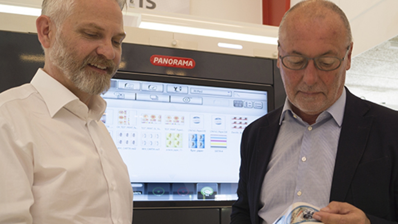Søren Ringbo (left) and Gernot Schneider (right) inspect the American Ale labels of the Danish micro brewery and distillery Braunstein, as printed on a Nilpeter Panorama at Ikonprint Søren Ringbo (left) and Gernot Schneider (right) inspect the American Ale labels of the Danish micro brewery and distillery Braunstein, as printed on a Nilpeter Panorama at Ikonprint