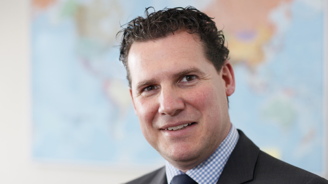 Hank Guitjens has several years of experience in senior international account management positions with suppliers to the print, packaging and home decor industries