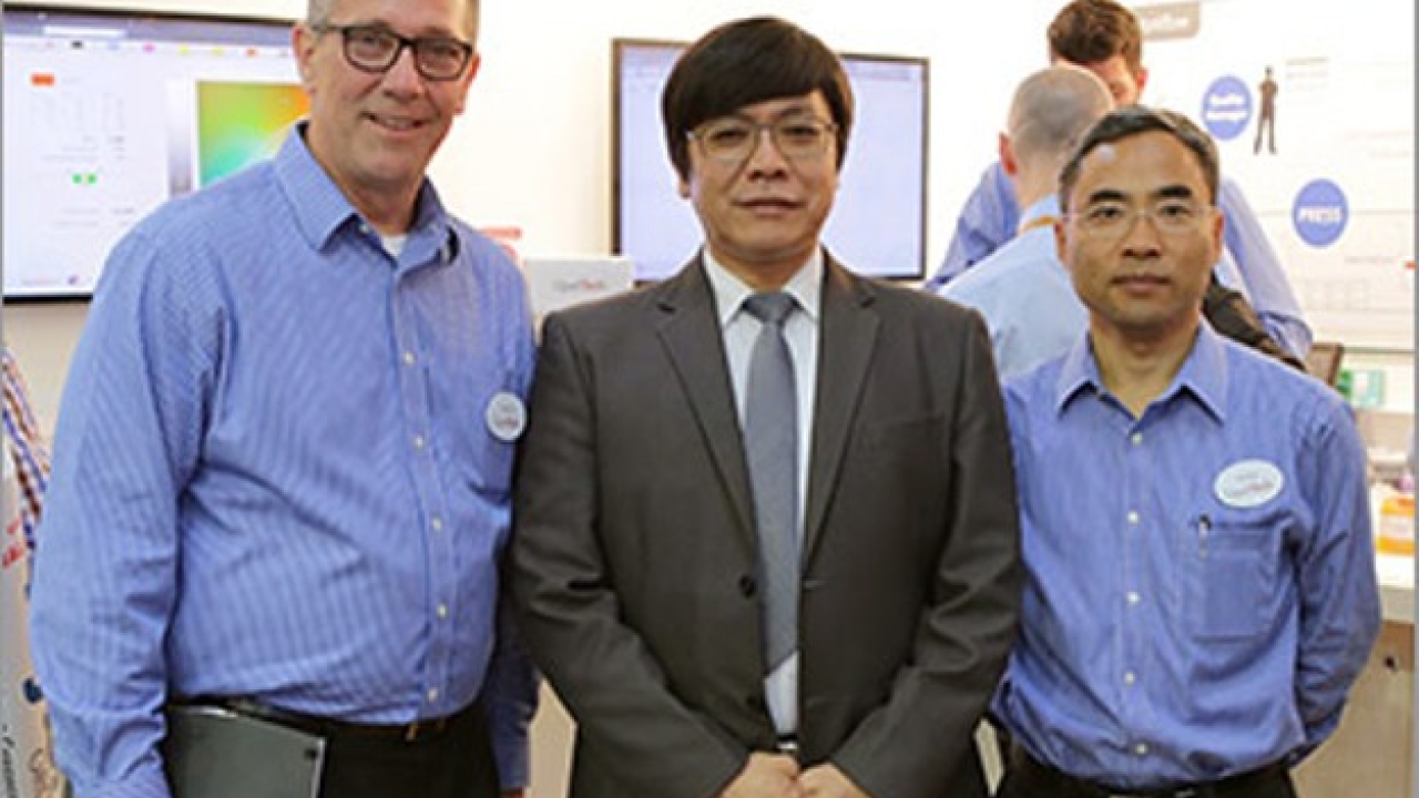 L-R: Bob Hansen, QuadTech global sales manager; Andy Chang, Done Hwa general manager; and Alex Wang, QuadTech sales & operations manager, Greater China region L-R: Bob Hansen, QuadTech global sales manager; Andy Chang, Done Hwa general manager; and Alex Wang, QuadTech sales & operations manager, Greater China region