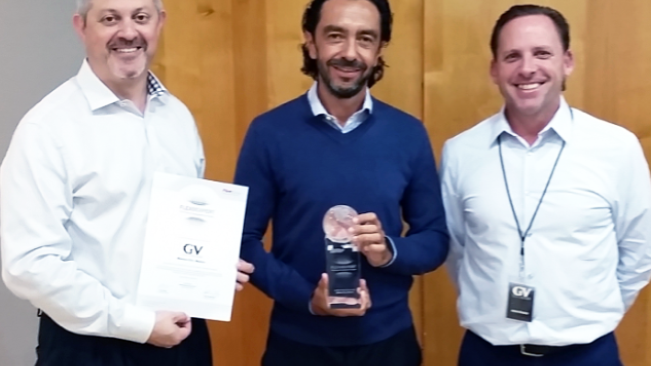 Adalberto Villalba, Director General for Grafica Villalba (middle) accepts FlexoExpert award and certification from Flint Group. Also present are Dan Rosen, Sales Director Flint Group (left) and Larry Dingman, Regional Account Manager Flint Group (right). Adalberto Villalba, Director General for Grafica Villalba (middle) accepts FlexoExpert award and certification from Flint Group. Also present are Dan Rosen, Sales Director Flint Group (left) and Larry Dingman, Regional Account Manager Flint Group (right).