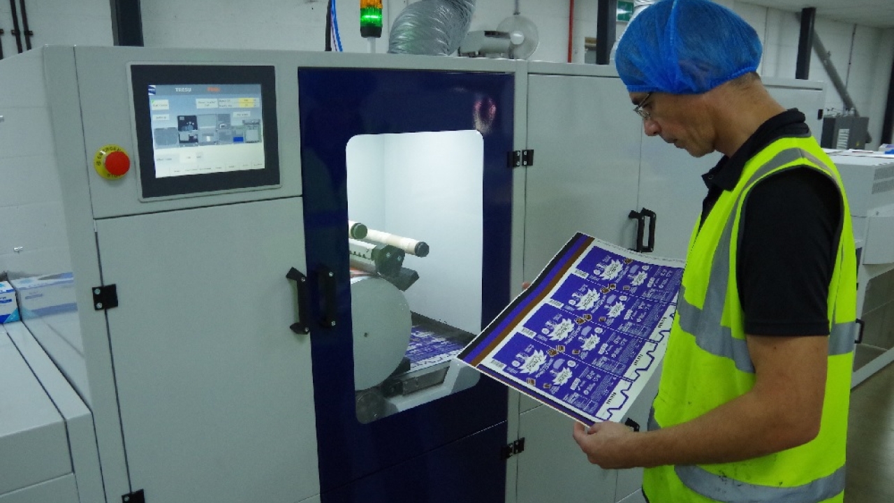 Qualvis builds short run folding cartons with Xerox Qualvis builds short run folding cartons with Xerox