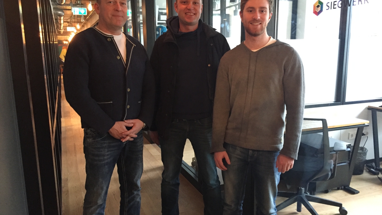 The Siegwerk digital team in Berlin: Dieter Spriewald Luciano (left), senior expert, digital innovations; Christoph Barniske (center), head of the digital unit; Kai Limbach (left), digitalization project manager The Siegwerk digital team in Berlin: Dieter Spriewald Luciano (left), senior expert, digital innovations; Christoph Barniske (center), head of the digital unit; Kai Limbach (left), digitalization project manager