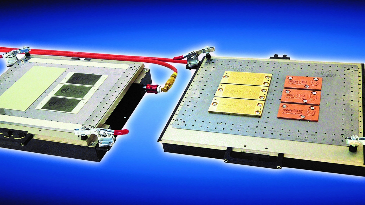 NW SpeedChase NXT is comprised of an NW SpeedChase NXT and an NW SpeedPlaten NXT that use an NW UniLock-Up Plate Ejector NXT box