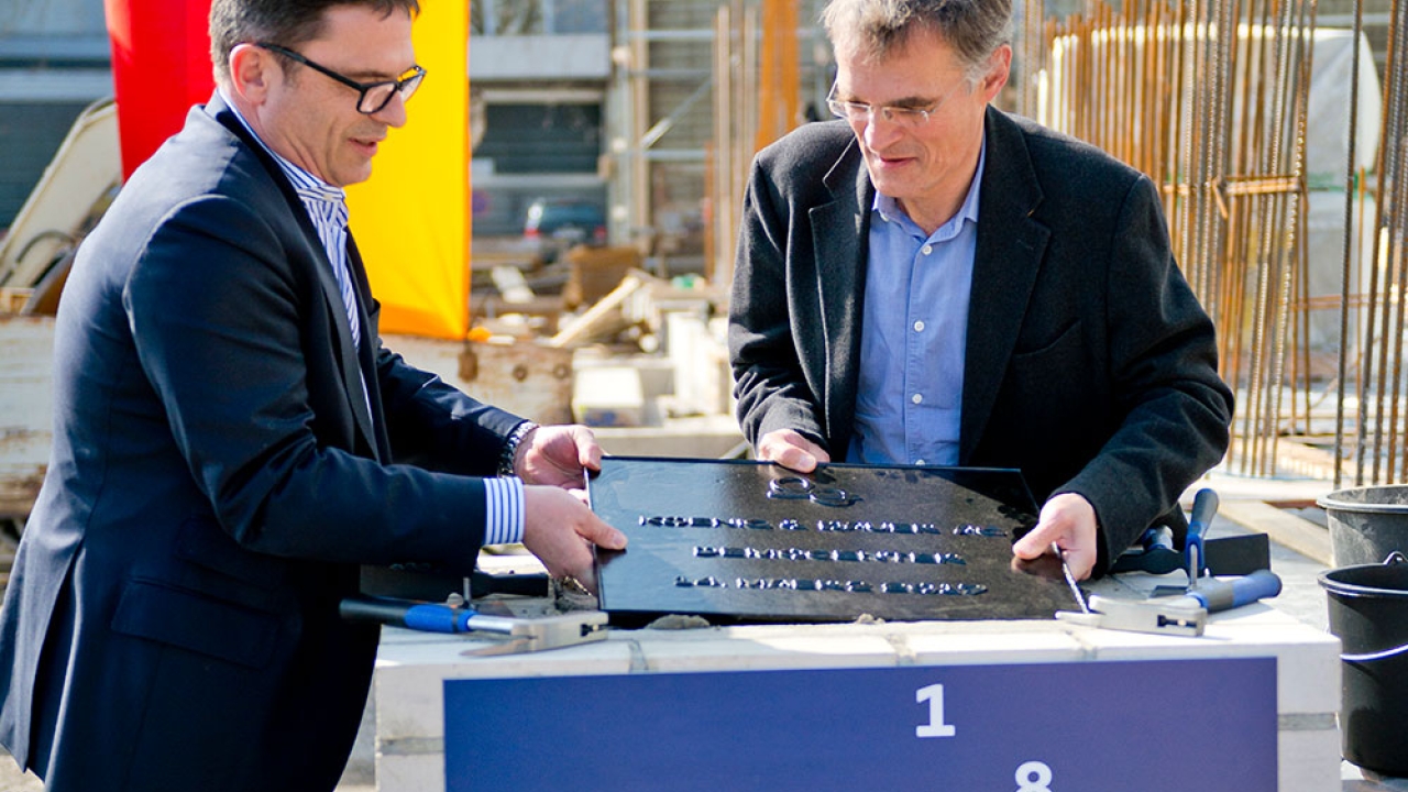 KBA chairman Claus Bolza-Schünemann (right) and Christoph Müller, CEO of KBA-Digital & Web and KBA-Flexotecnica (left), at the laying of the foundation stone for the new demo center KBA chairman Claus Bolza-Schünemann (right) and Christoph Müller, CEO of KBA-Digital & Web and KBA-Flexotecnica (left), at the laying of the foundation stone for the new demo center