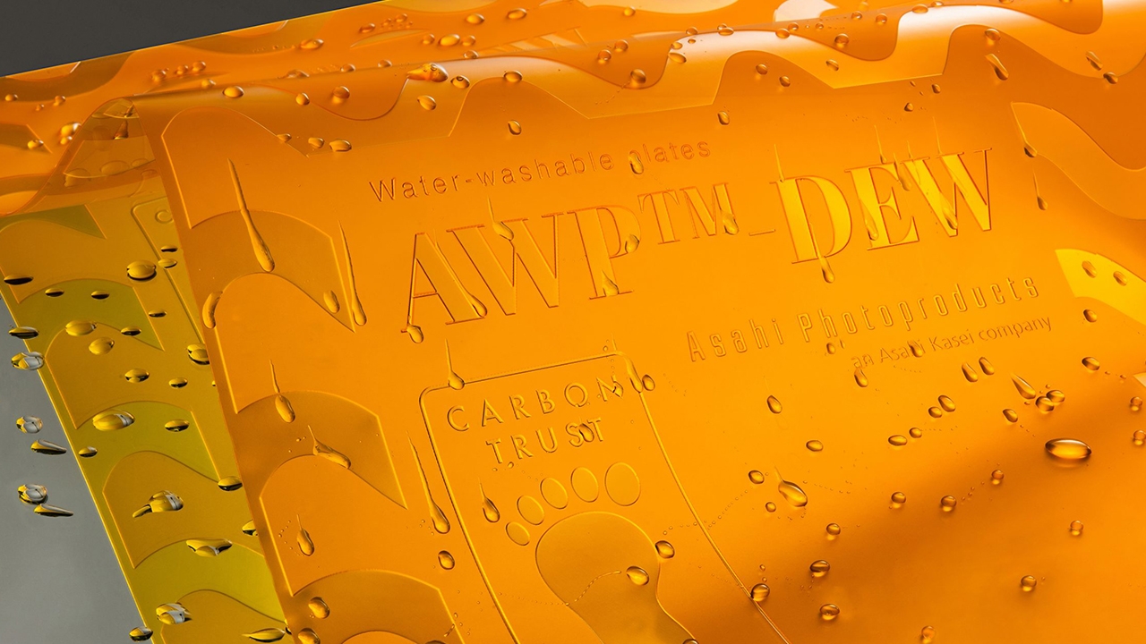 Asahi’s AWP-DEW water-washable flexographic plates achieved the Carbon Neutral Certification in compliance with PAS 2060 handed over by the Carbon Trust for Japan, the USA, China and Europe.