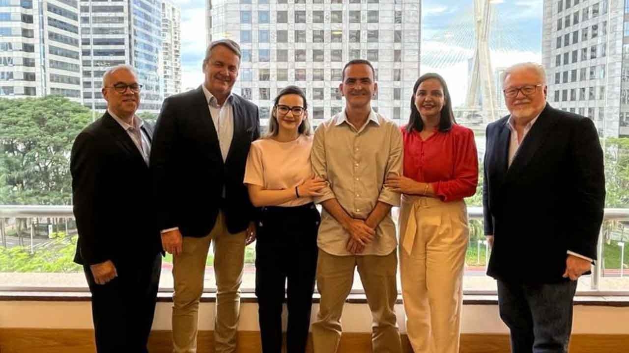 (L-R) Isidro Quiroga (All4Labels), Fernando Gabel (All4Labels), Natalia Clara de Angelo Tavares (LabelPress), Juvino Tavares (LabelPress), Tatiana de Angelo Rocha (LabelPress), Romeo Kreinberg (All4Labels)