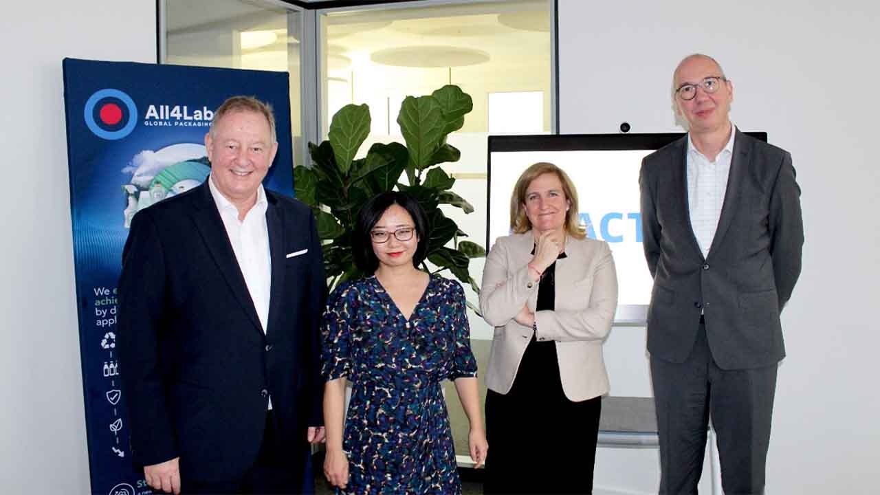 (L-R) Günther Weymans, All4Labels COO, Chen Yan, All4Labels head of global operation technology, Paloma Alonso, All4Labels CEO, Thorsten Kröller, president division Actega