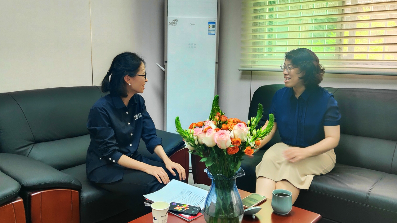 (L-R) Yolanda Wang, Labels & Labeling; Li Xiaoling of SAPT