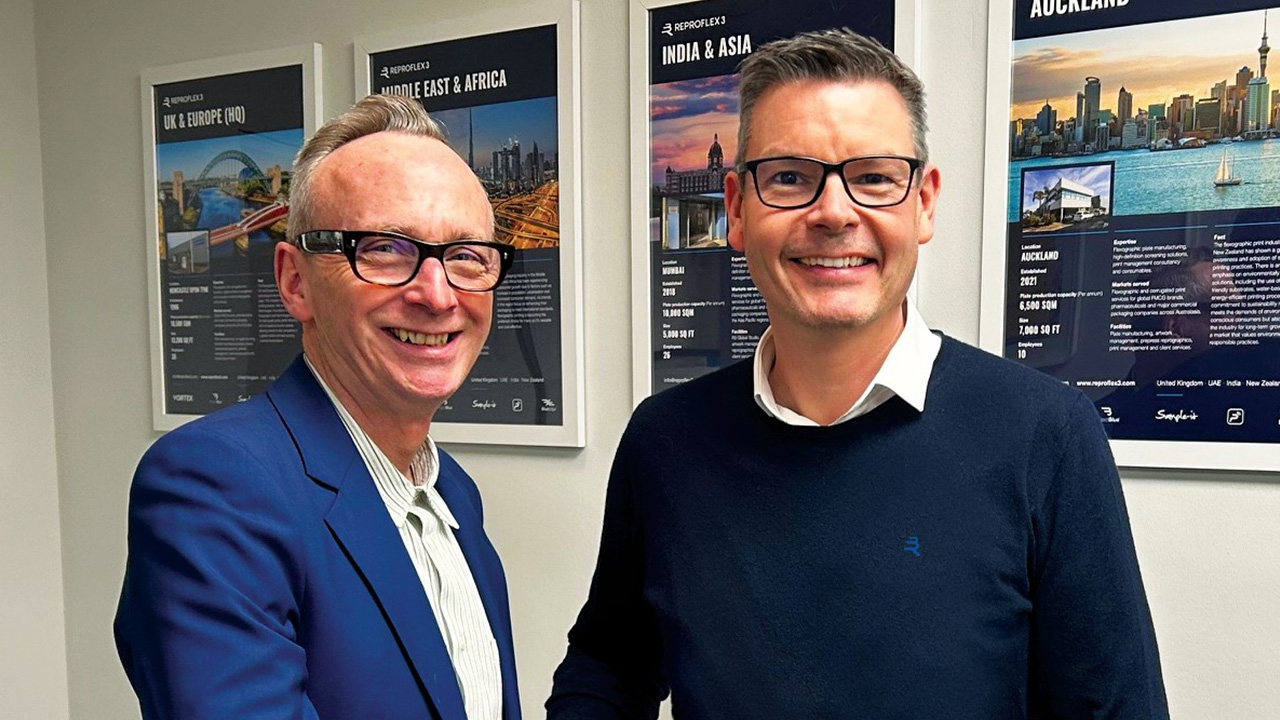 (L-R) Paul Bates, UK global accounts sales manager at Hybrid Software UK with Andrew Hewitson, group CEO of Reproflex3.